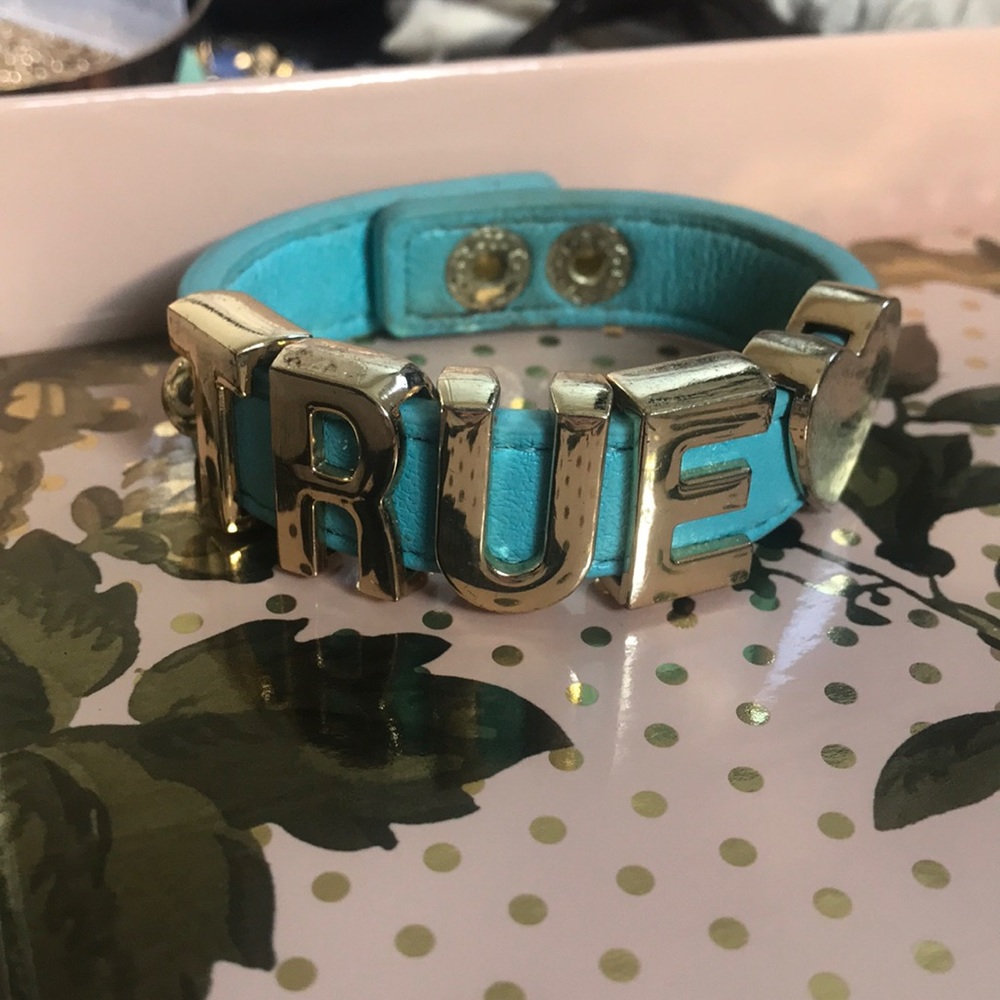 Bcbg true heart charm bracelet aqua blue gold